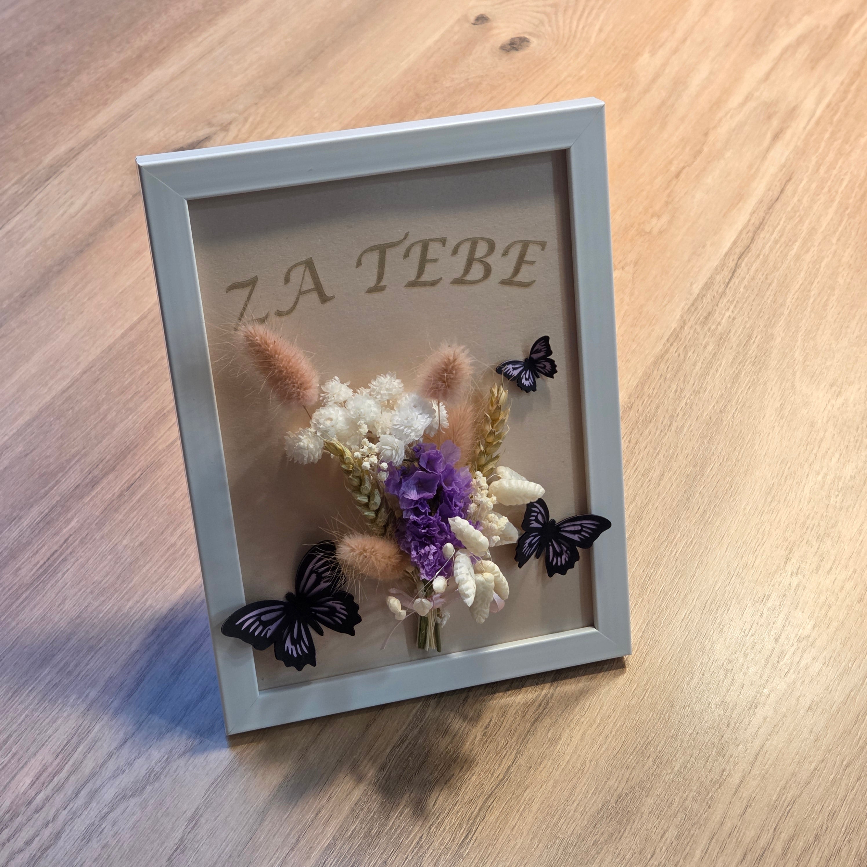 Dekorativer Rahmen mit Trockenblumen und Schmetterlingen – Für dich
