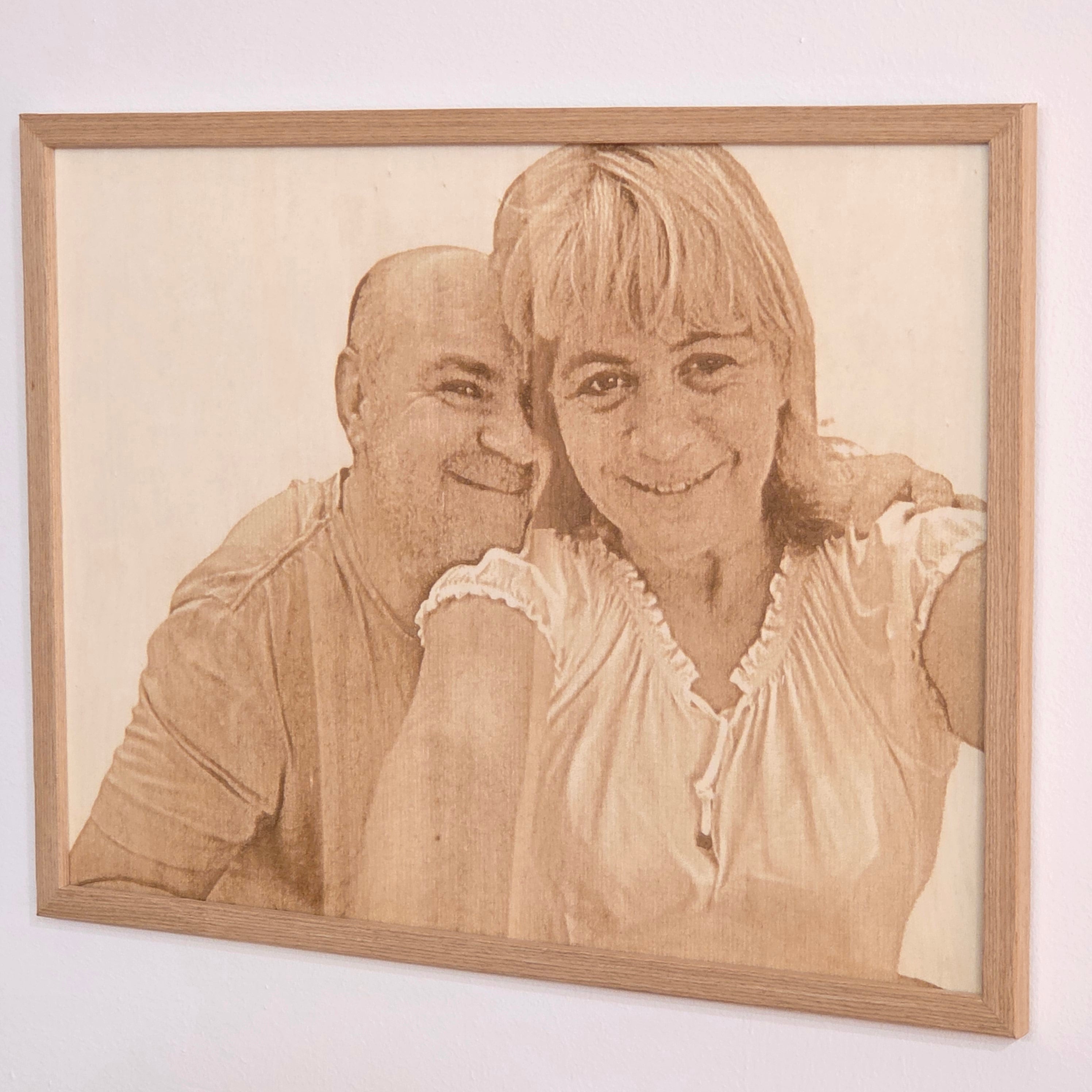 Gravirana fotografija na lesu 30 × 40 cm