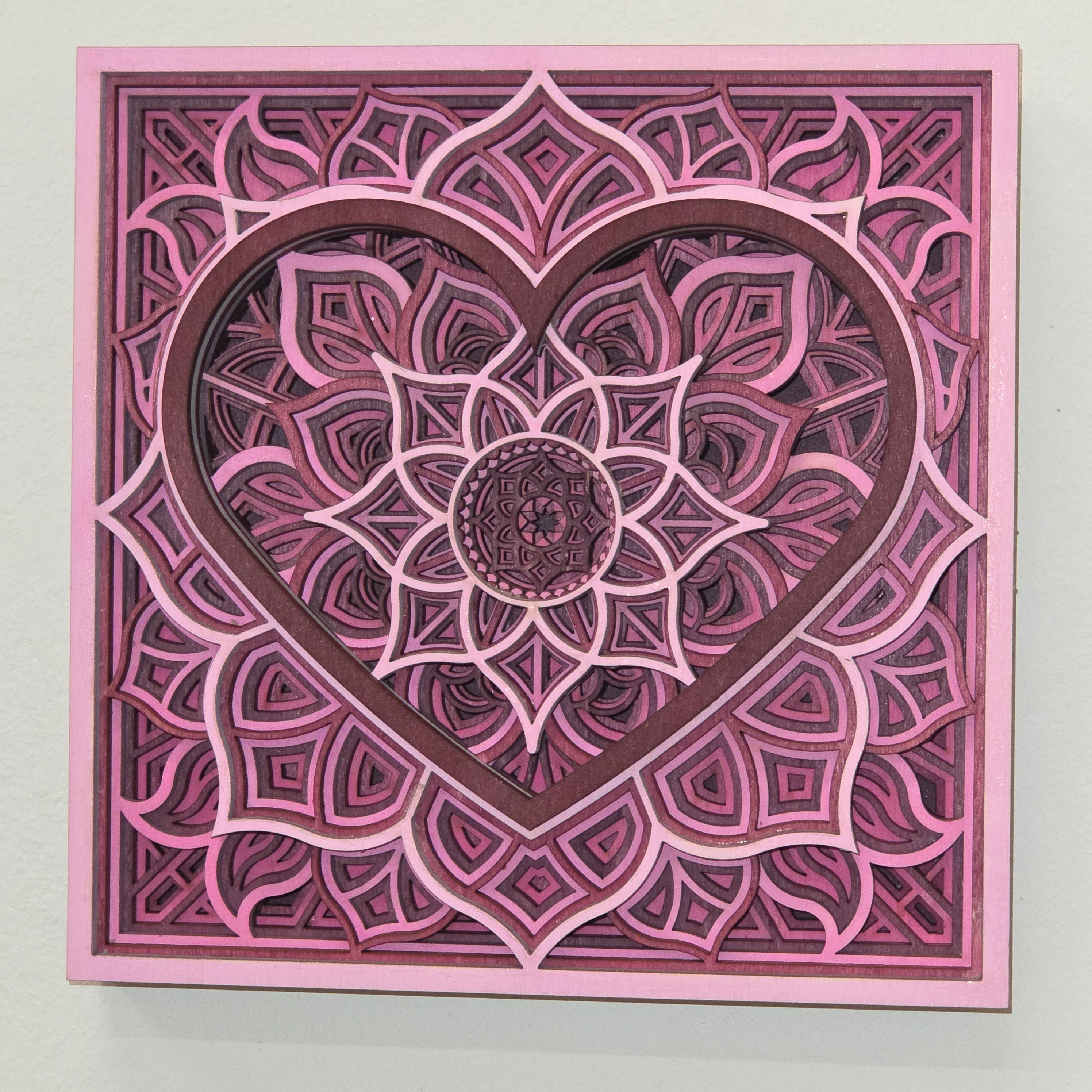 Srčna mandala – lesena stenska dekoracija
