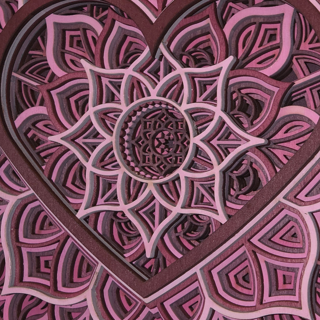 Srčna mandala – lesena stenska dekoracija