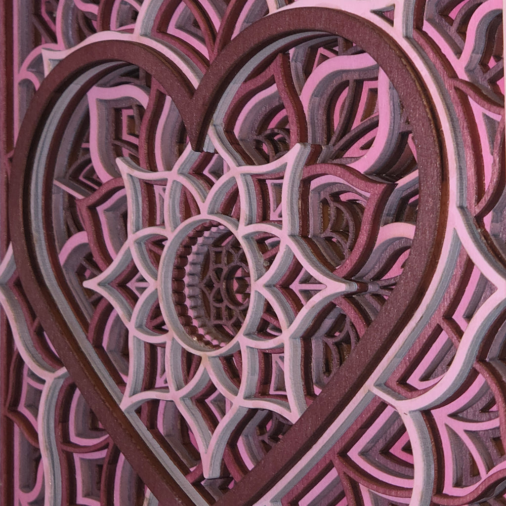 Srčna mandala – lesena stenska dekoracija