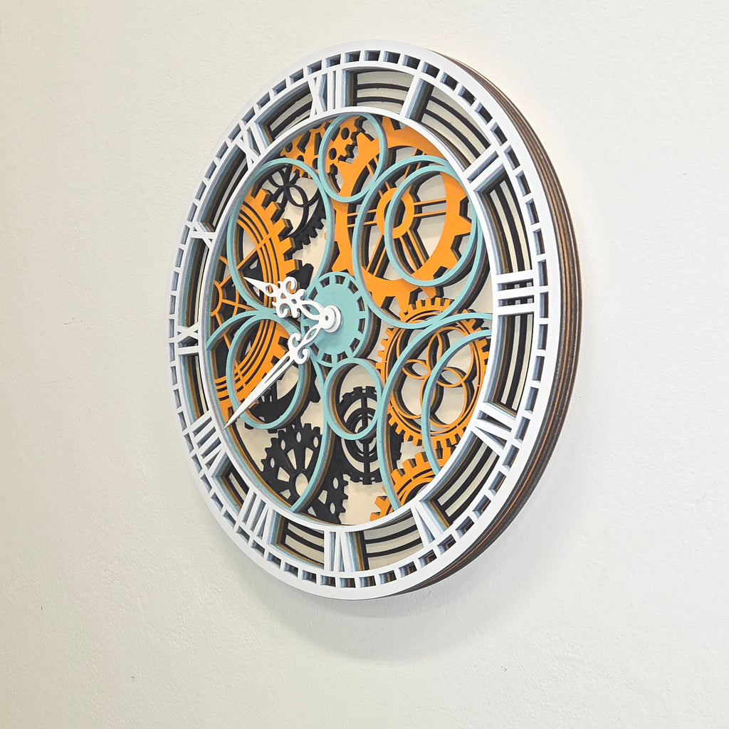 Stenska ura z zobniki – lesena dekorativna ura