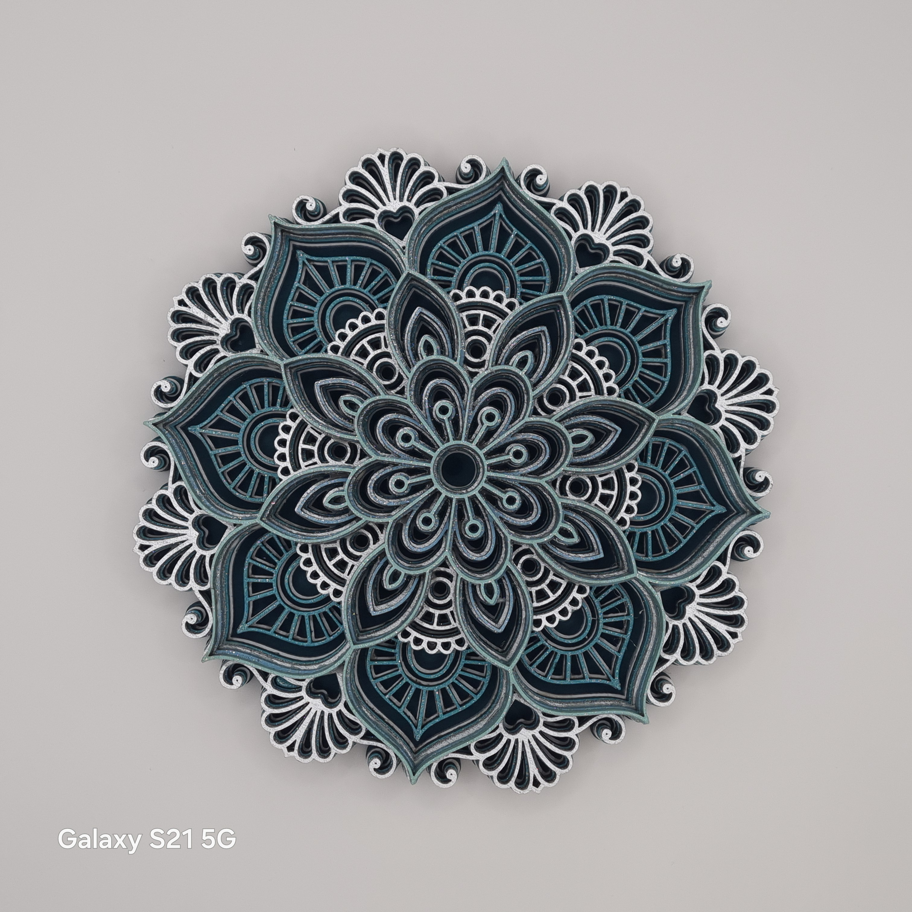 Cvetlična mandala – lesena stenska dekoracija